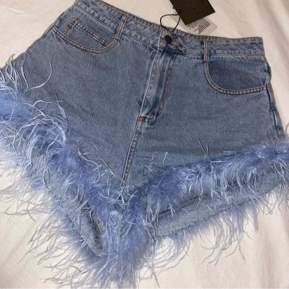 Feather denim shorts